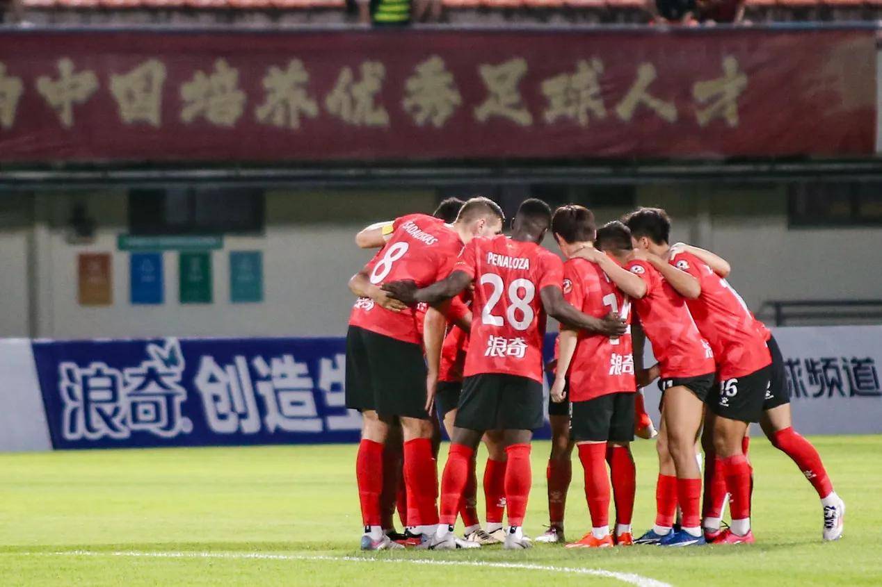 北京足球俱乐部闯入四强