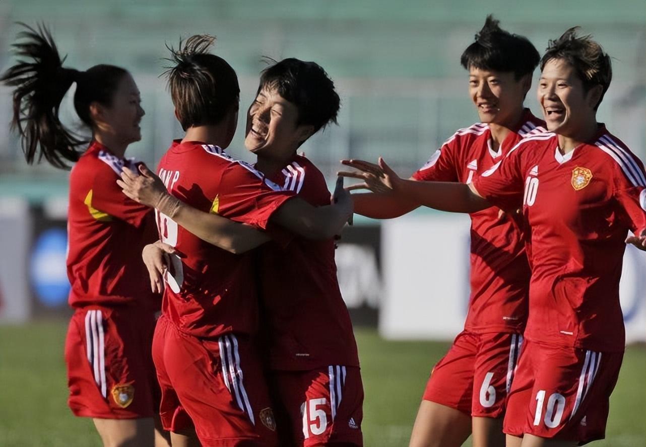 国际女足赛场上发生激烈的对抗，现场气氛紧张的简单介绍